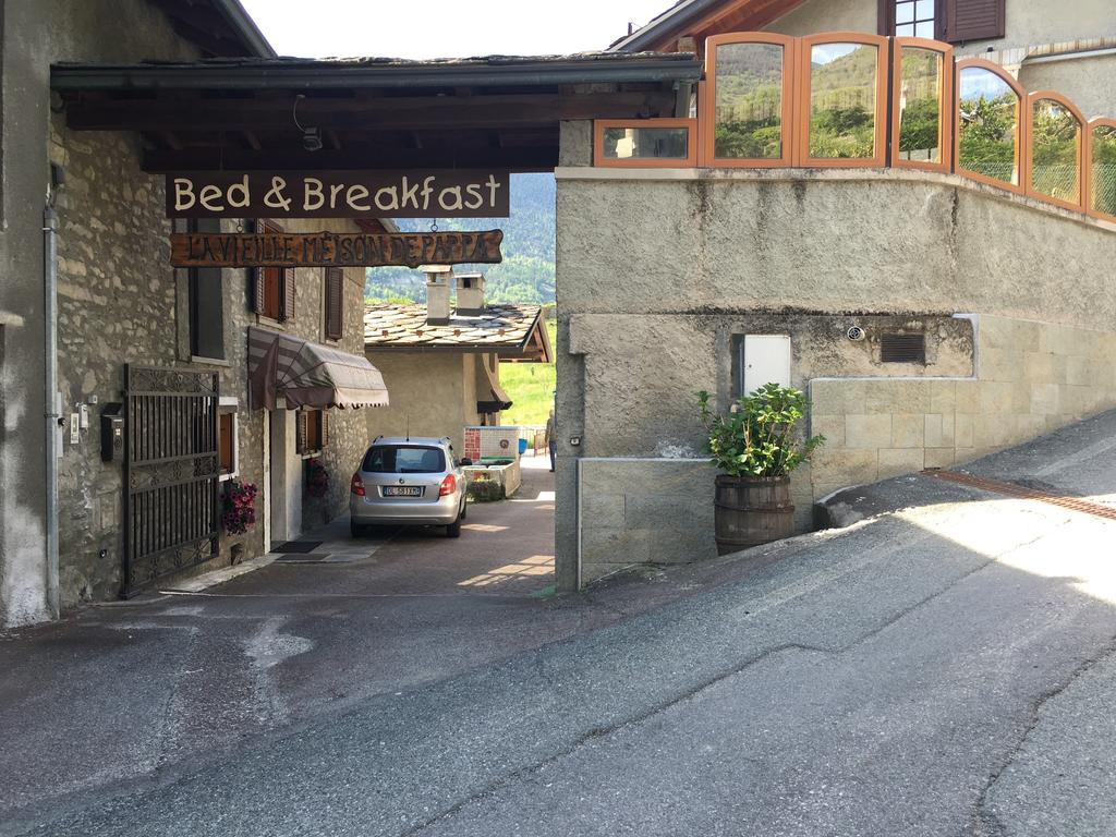 B&B La Vieille Meison De Pappa Sarre Екстер'єр фото